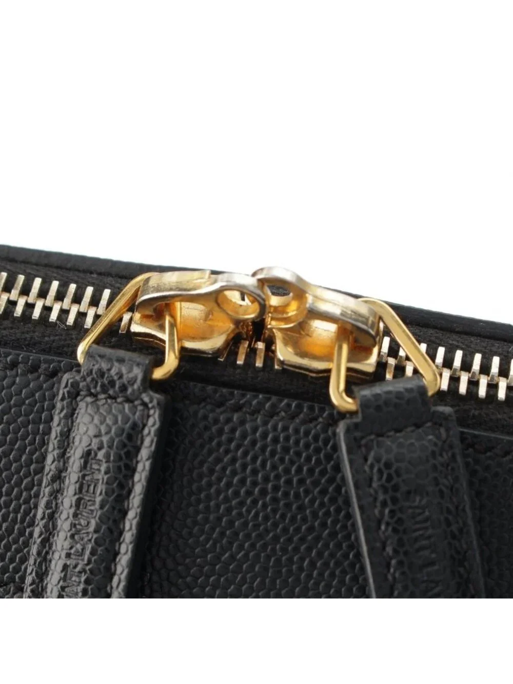 Yves Saint Laurent item status